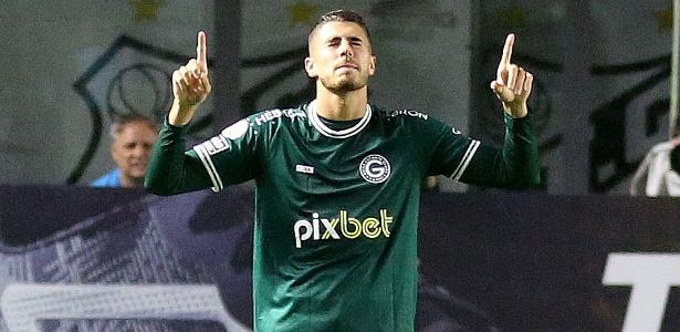 Pedro Raul marcou 2 contra o Santos