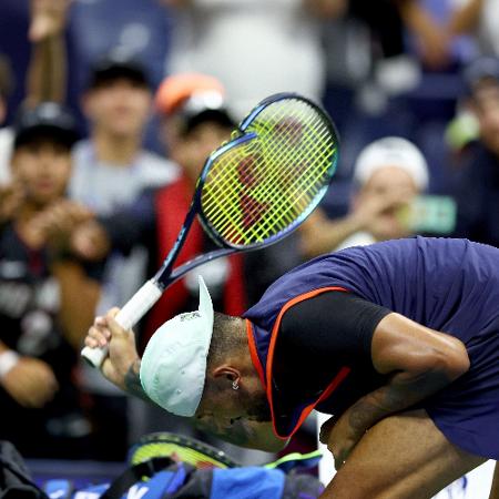 Nick Kyrgios destrói raquete após derrota contra Karen Khachanov no US Open - Elsa/Getty Images