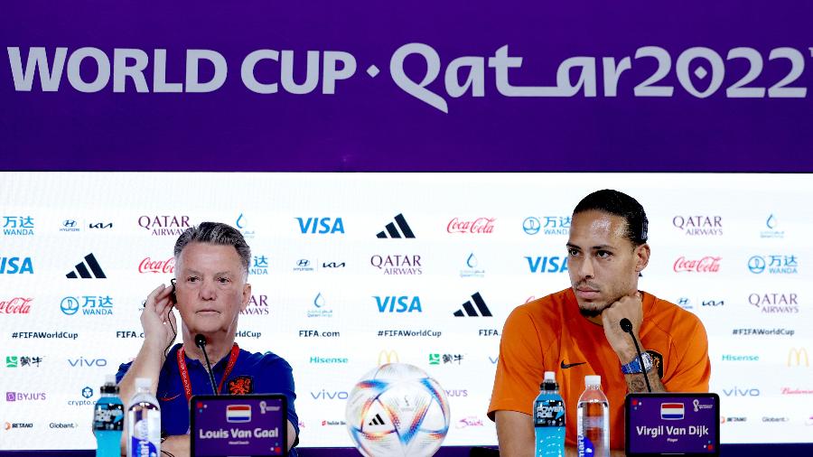 Louis Van Gaal e Virgil Van Dijk concedem entrevista antes do início da Copa do Mundo do Qatar - Rico Brouwer/Soccrates/Getty Images