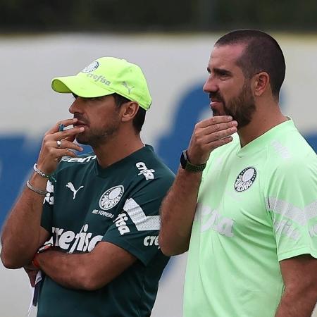 Técnico Abel Ferreira e o auxiliar João Martins durante treino do Palmeiras