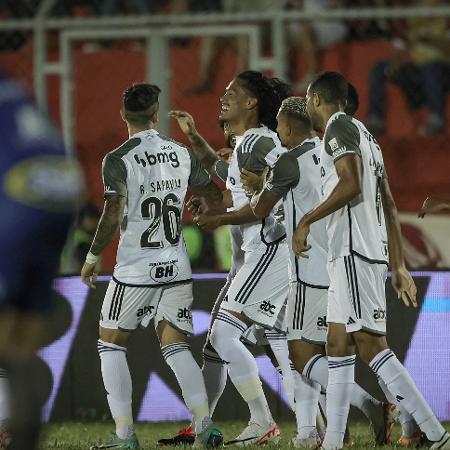 Jogadores do Atlético-MG comemoram gol de Mauricio Lemos contra o Patrocinense, pelo Mineiro