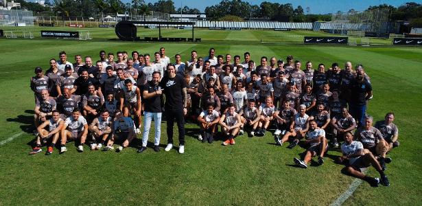 Despedida emocionante: Cássio se despede do Corinthians em foto com funcionários no CT