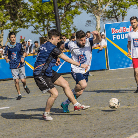 A Copa do "futebol de rua" é um torneio 4x4 com regras específicas - Andrey Pronin/Divulgação/Red Bull