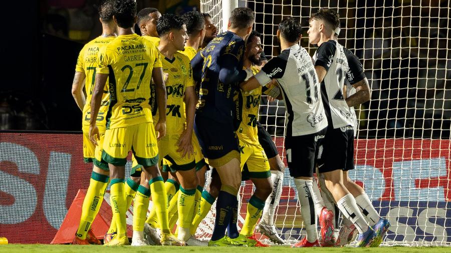 Memphis perde pênalti com cavadinha e lance vira confusão em Corinthians e Mirassol Memphis perde pênalti com cavadinha e lance vira confusão em Corinthians e Mirassol