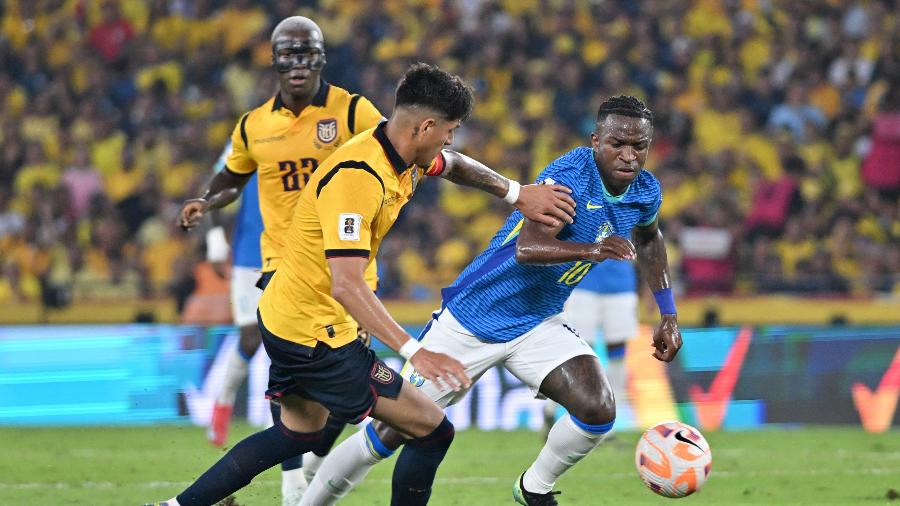 Vinícius Júnior em ação durante jogo entre Brasil e Equador nas Eliminatórias Vinícius Júnior em ação durante jogo entre Brasil e Equador nas Eliminatórias