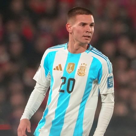Franco Mastantuono contra o Chile, na estreia pela seleção argentina Franco Mastantuono contra o Chile, na estreia pela seleção argentina
