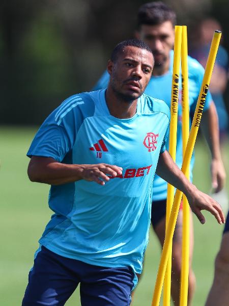 De la Cruz treina com Flamengo em preparação para o jogo contra o Bayern no Mundial