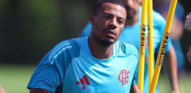 Fla e Grêmio contam com Carlos Vinicius no ataque em escalação de luxo
