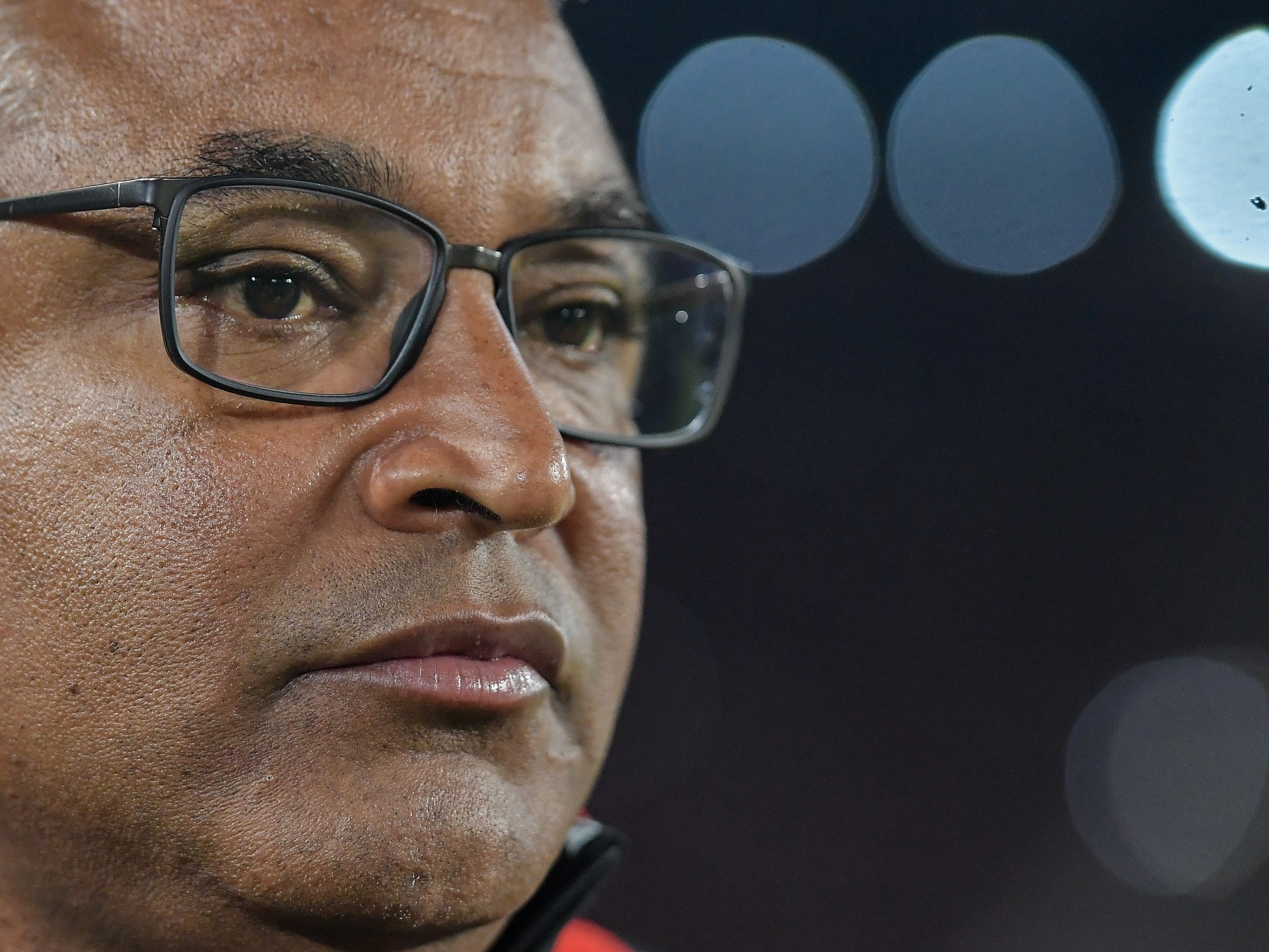 São Paulo: Desfalques e calendário colocam estilo de jogo de Roger à prova