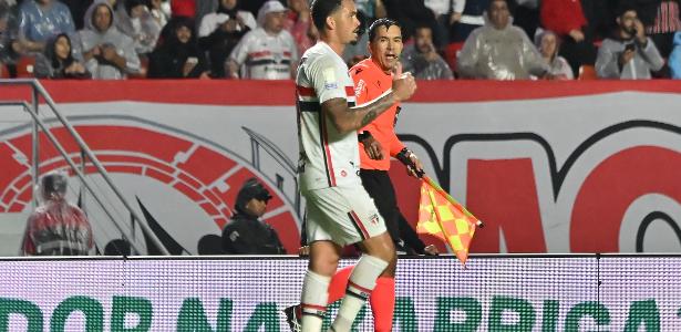 Luciano destrava, São Paulo resolve em 2 minutos e vence o Atlético-MG