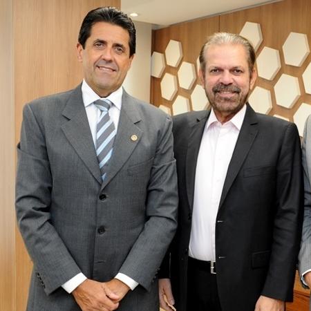 Delegado Olim e Reinaldo Carneiro Bastos, presidente da FPF - Rodrigo Corsi/FPF