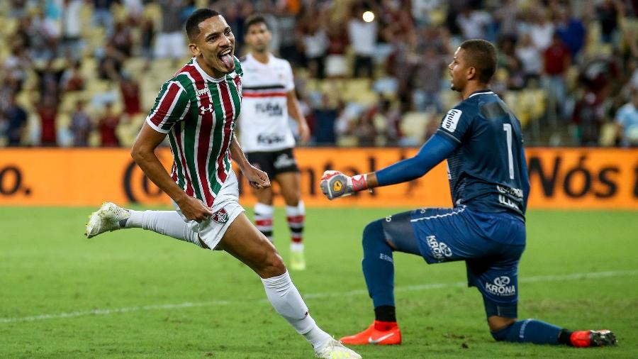 Gilberto comemora gol feito contra o Santa Cruz, no Maracanã - LUCAS MERÇON / FLUMINENSE F.C.