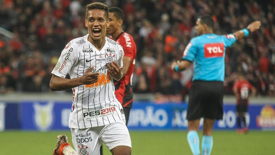 Pedrinho fez o segundo gol do Corinthians na vitória sobre o Athletico-PR pelo Campeonato Brasileiro - Gabriel Machado/AGIF