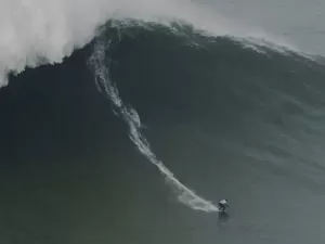 Duas brasileiras disputam o título de maior onda já surfada por uma mulher