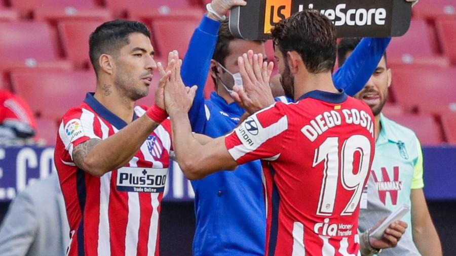 Diego Costa dá lugar a Suárez, do Atlético de Madri - David S. Bustamante/Soccrates/Getty Images)