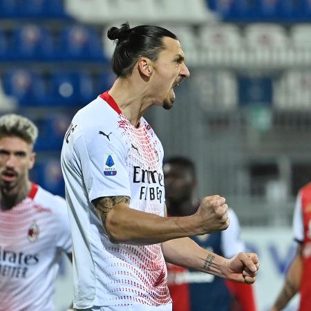 Ibrahimovic segue se destacando com a camisa do Milan - ALBERTO PIZZOLI/AFP