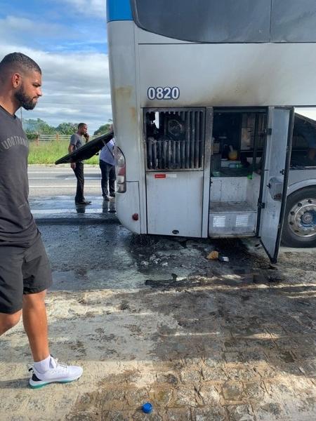 Ônibus do Botafogo-PB pegou fogo nesta terça-feira (18) - Reprodução/Redes Sociais