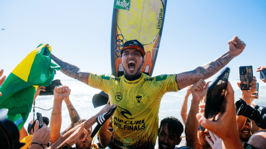 Gabriel Medina vence Filipinho e é tri campeão mundial de surfe