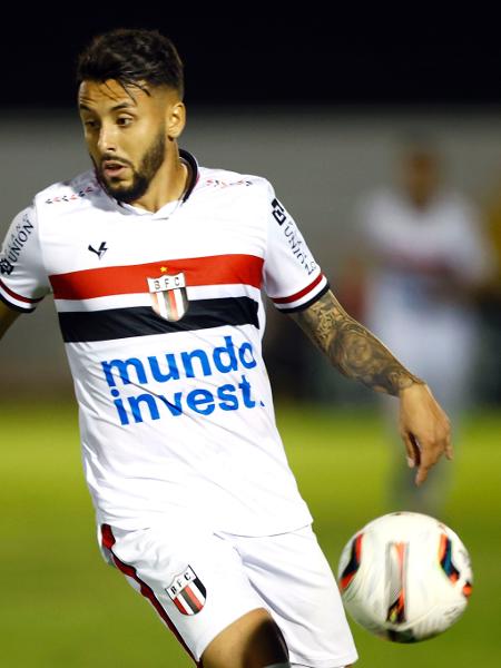 João Diogo, jogador do Botafogo-SP - Thiago Calil/AGIF