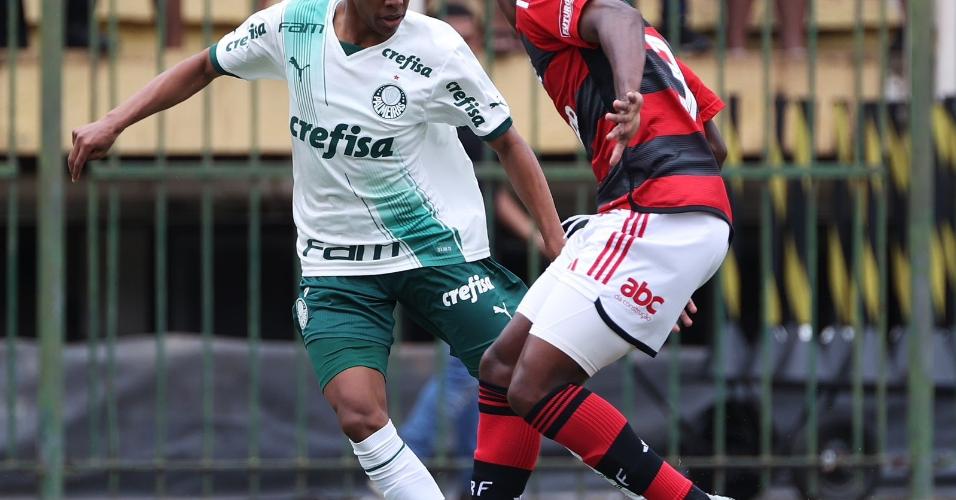 Flamengo e Palmeiras disputam a fina do Brasileiro Sub-20 no Estádio Raulino de Oliveira