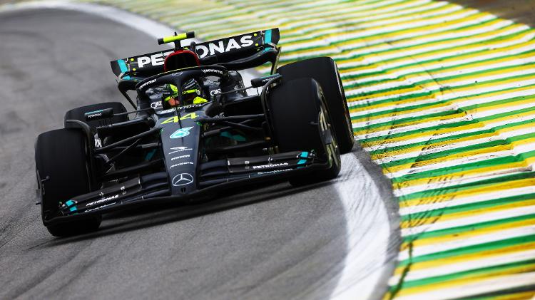 Lewis Hamilton, da Mercedes, durante treino livre para o GP de São Paulo de Fórmula 1 em 2023