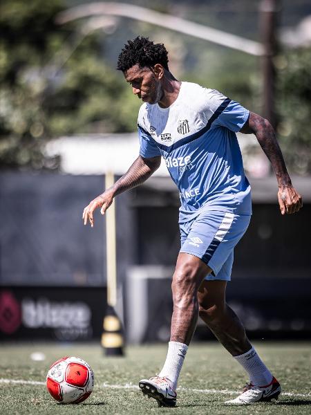 Santos: Gil em treino no CT Rei Pelé