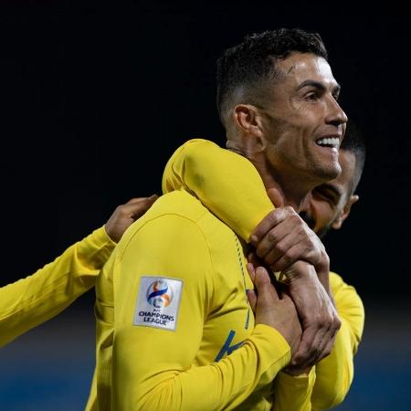 Cristiano Ronaldo celebra gol marcado durante partida do Al Nassr contra o Al-Fayha