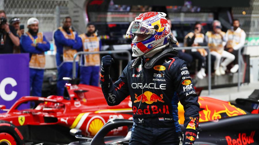 Max Verstappen comemora a pole position no GP da Arábia Saudita