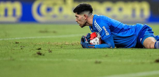 Rossi alcança marca histórica e é homenageado no Flamengo