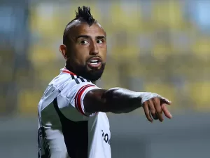 Vidal, ex-Flamengo, alfineta Vini Jr.: 'Não é top 10 do mundo para mim'