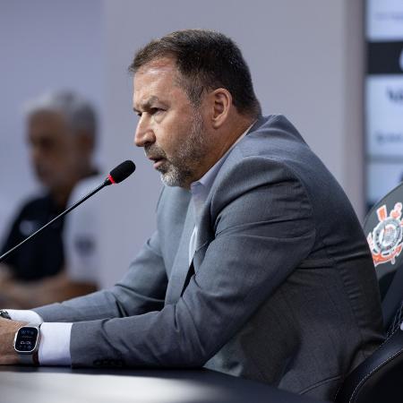 Augusto Melo em coletiva de imprensa nesta segunda-feira (10)