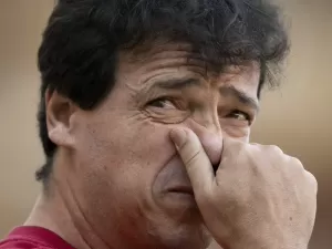 Demissão de Fernando Diniz é tentativa de salvar Fluminense do rebaixamento