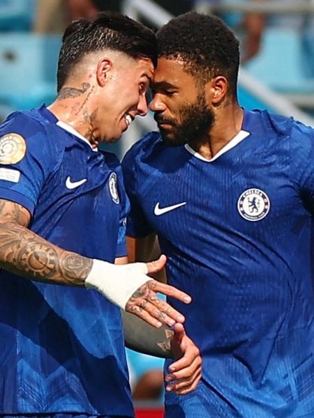 Laterak Reece James (dir) recebe R$ 8 milhões mensais de salário no Chelsea Laterak Reece James (dir) recebe R$ 8 milhões mensais de salário no Chelsea