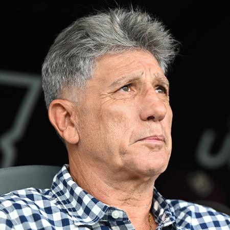 "Na minha opinião, foi pênalti, mas há árbitros que dão e outros que não dão", disse Renato "Na minha opinião, foi pênalti, mas há árbitros que dão e outros que não dão", disse Renato