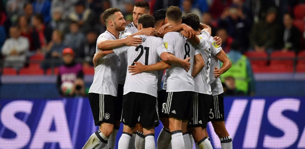 Jogadores da Alemanha comemoram o gol de Lars Stindl contra o Chile - Yuri Cortez/AFP - Yuri Cortez/AFP