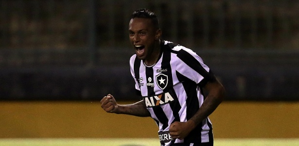 Gilson largou futebol para ajudar em casa e virou pedreiro. Mas por pouco tempo - Vitor Silva/SSPress/Botafogo