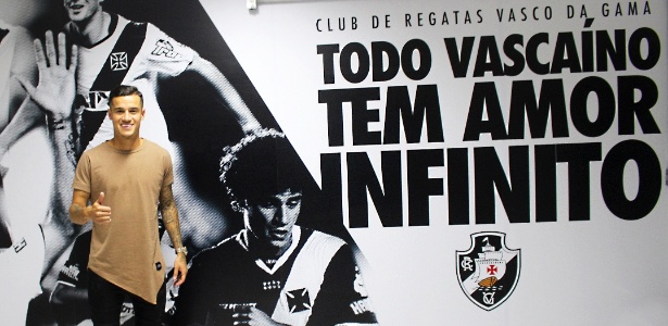 Philippe Coutinho visitou o Vasco em julho do ano passado  - Carlos Gregório Júnior / Site oficial do Vasco