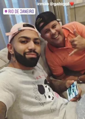 Gagau Tavares postou foto com Gabigol nesta quarta com a mesma roupa utilizada em encontro com Marcos Braz - Reprodução - Reprodução
