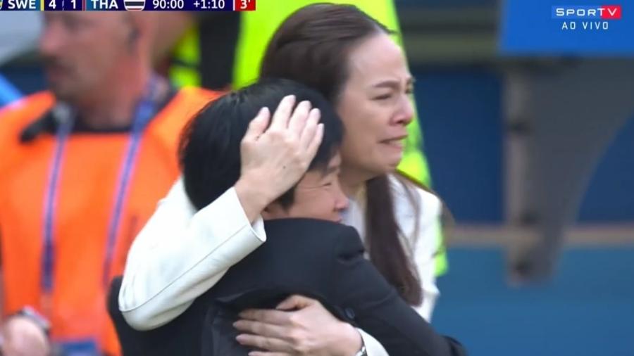 Nualphan Lamsam, da Tailândia, chora com gol da seleção na Copa do Mundo feminina - Reprodução/SporTV