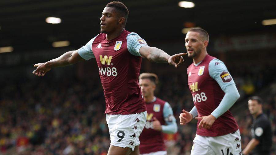 Wesley comemora gol do Aston Villa sobre o Norwich - Chris Radburn/Reuters