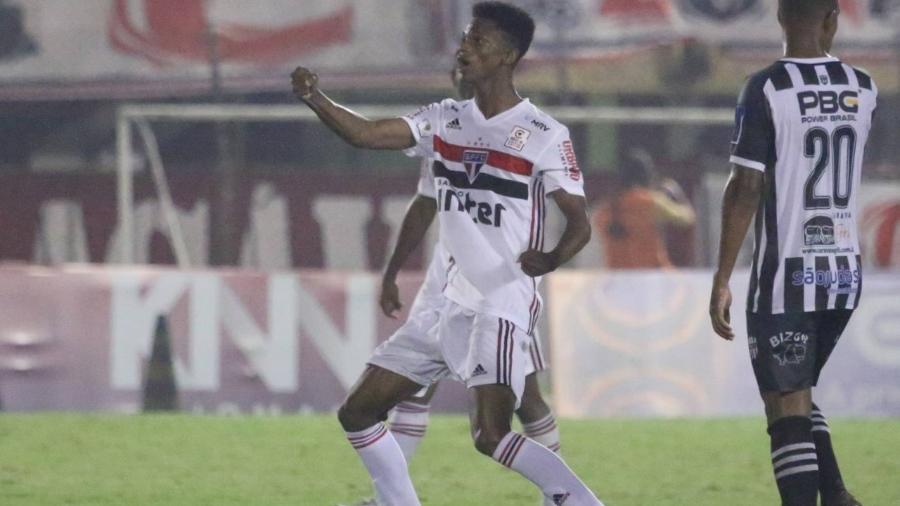 Anilson comemora o gol que classificou o São Paulo para a próxima fase da Copinha - Igor Amorim/spfc.net