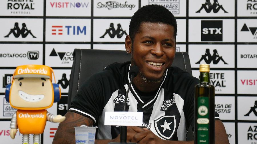 Gabriel Cortez foi apresentado como novo reforço do Botafogo - Vitor Silva/BFR