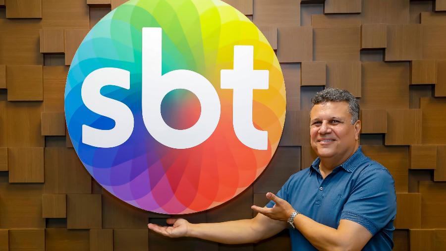 Téo José, após assinar contrato para ser narrador do SBT - Gabriel Cardoso/SBT