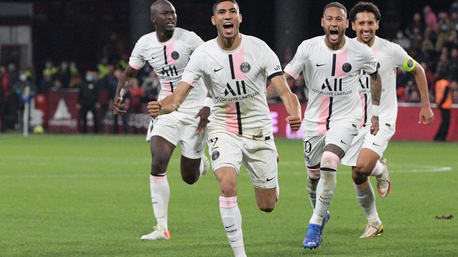 Hakimi comemora gol do Paris Saint-Germain no Campeonato Francês - AFP
