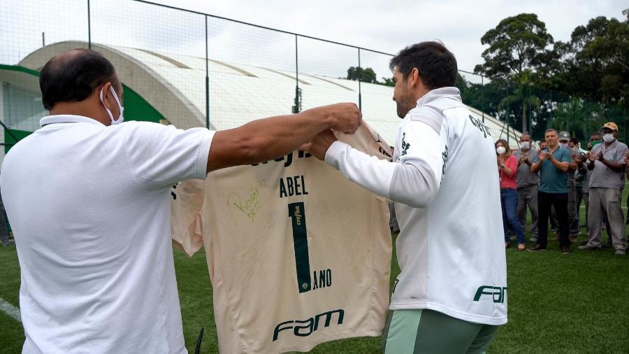 Abel Ferreira recebe homenagem ao completar um ano no Palmeiras - Rodrigo Charu/Palmeiras