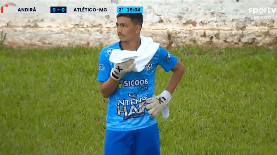 Goleiro Tomate, do Andirá, durante partida da Copinha - Reprodução/SporTV