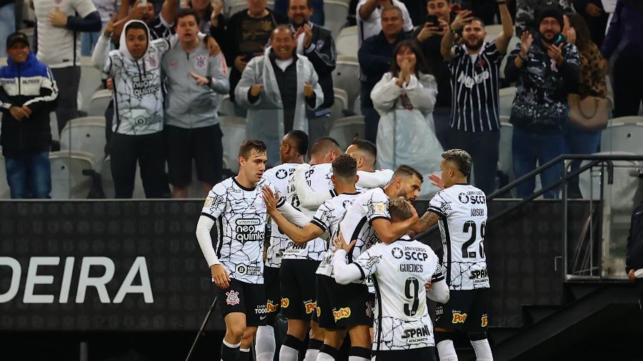 Jogadores do Corinthians comemoram o gol contra o Avaí pelo Brasileirão  - Marcello Zambrana/AGIF
