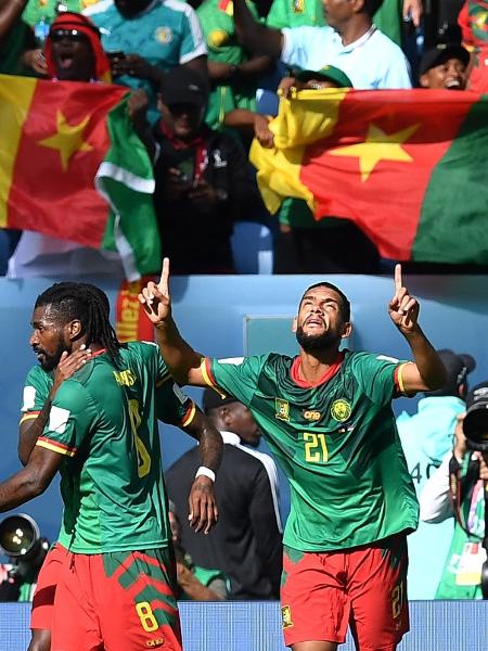 Castelletto comemora o gol inaugural de Camarões no emocionante 3 a 3 com a Sérvia - JENNIFER LORENZINI/REUTERS