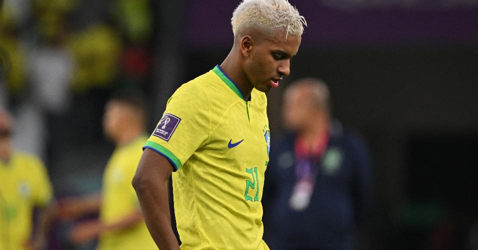 Rodrygo deixa o cabisbaixo após eliminação do Brasil para a Croácia nas quartas de final da Copa do Mundo do Qatar