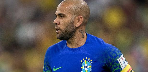 Dani Alves criou torneio de futebol em prisão espanhola, diz jornal Dani Alves criou torneio de futebol em prisão espanhola, diz jornal